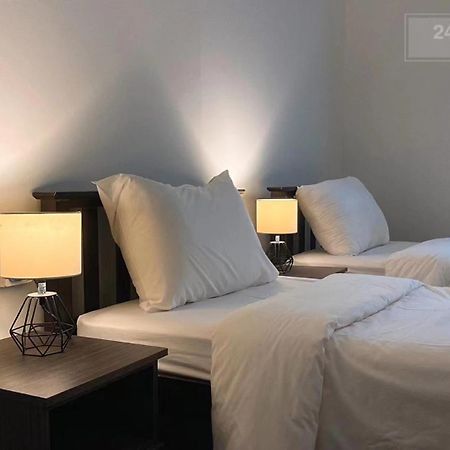 Hotel 24 Kimberley George Town Pokoj fotografie